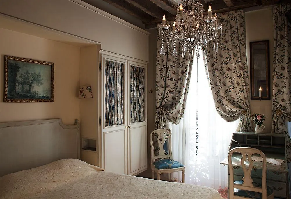 ***  Hotel Caron De Beaumarchais Párizs Franciaország