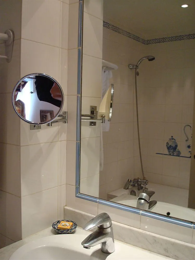 Hotel Caron De Beaumarchais Paris