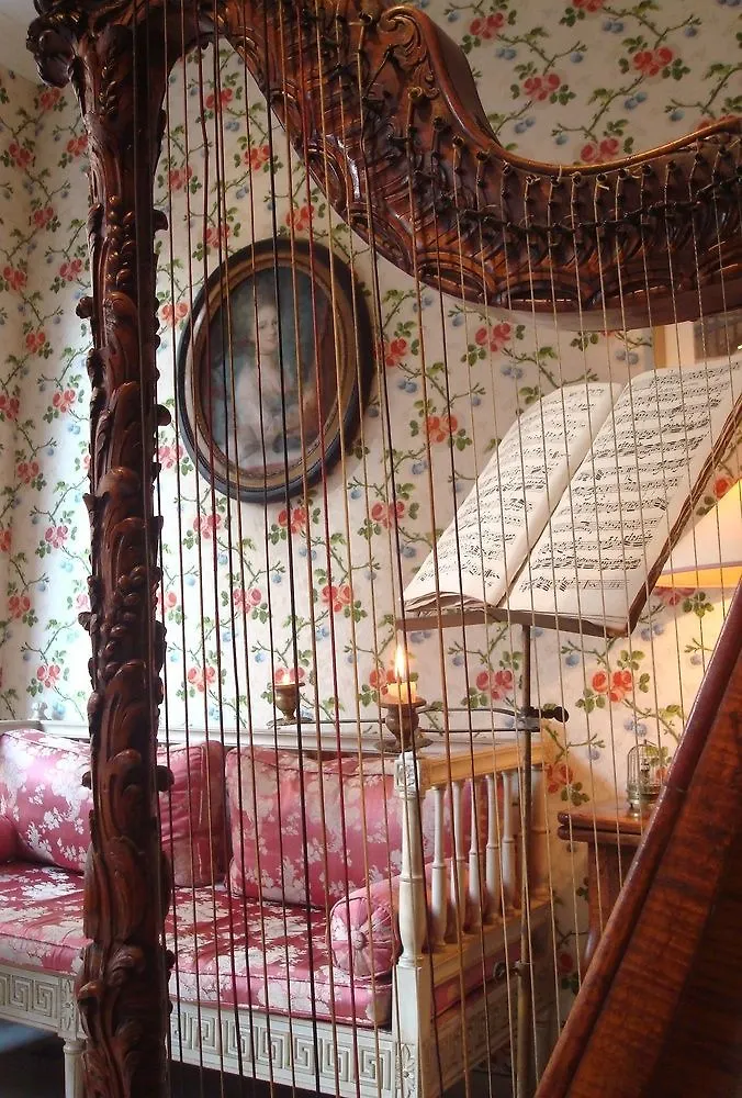 Hotel Caron De Beaumarchais Paris