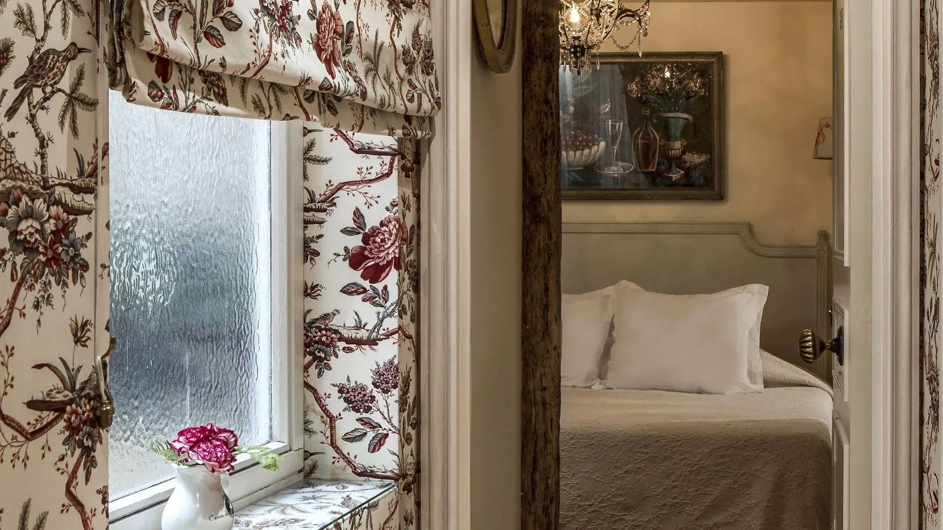 Hotel Caron De Beaumarchais Paris