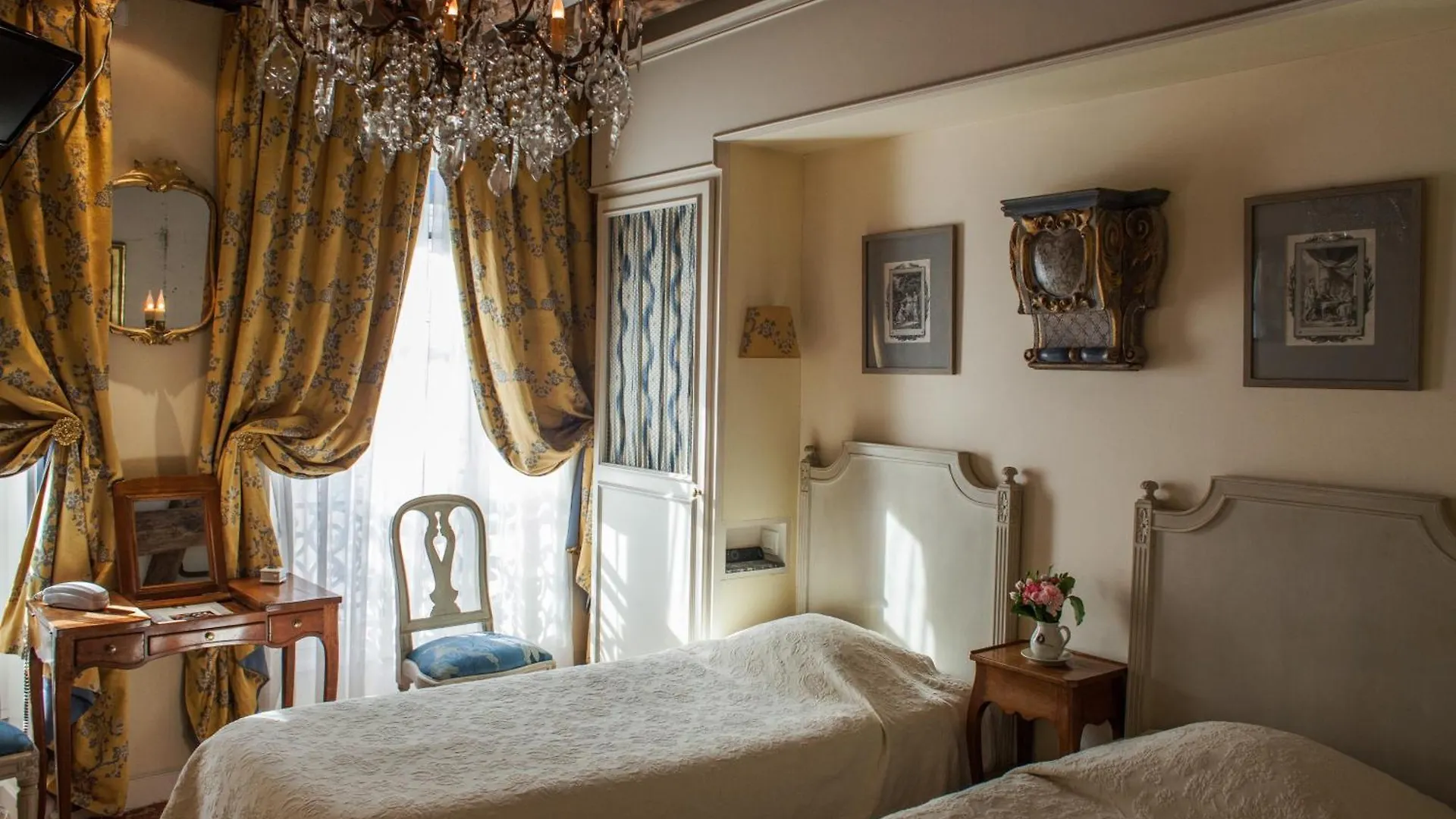***  Hotel Caron De Beaumarchais Parigi Francia
